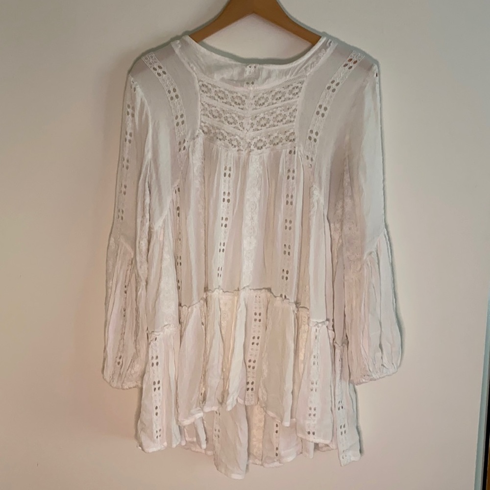 Free People White BOHO flowing embroidered tunic asymmetrical bottom size Small
